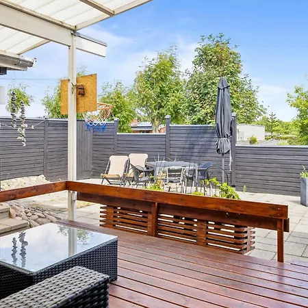 3 Bedroom Front In Semesterbostad *