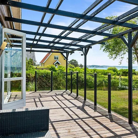 3 Bedroom Front In Semesterbostad *