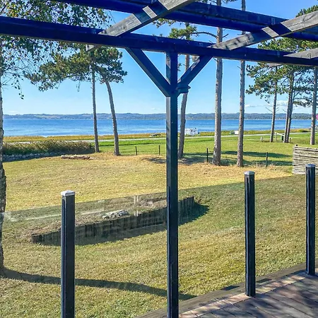 3 Bedroom Front In Semesterbostad