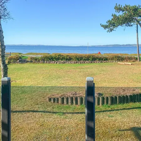 3 Bedroom Front In Semesterbostad *